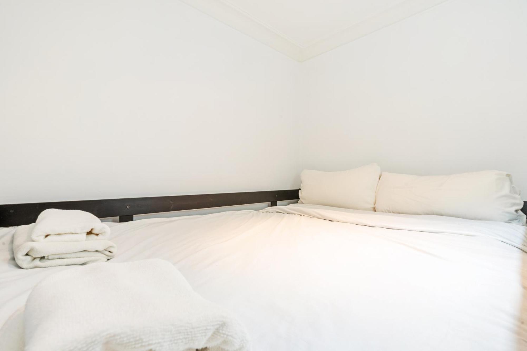 Appartamento Quiet, Vibrant 2 Bedroom In Pedestrian Eixample Barcellona