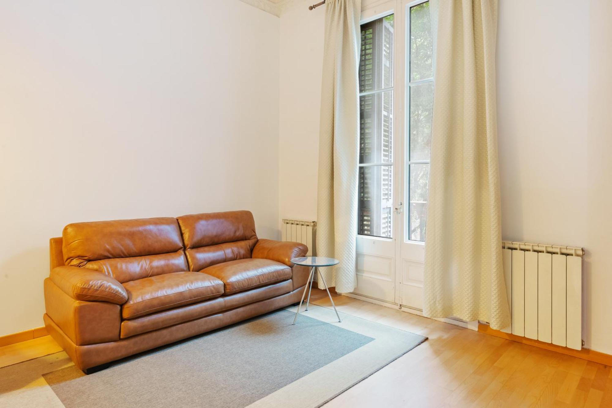 Quiet, Vibrant 2 Bedroom In Pedestrian Eixample Appartamento