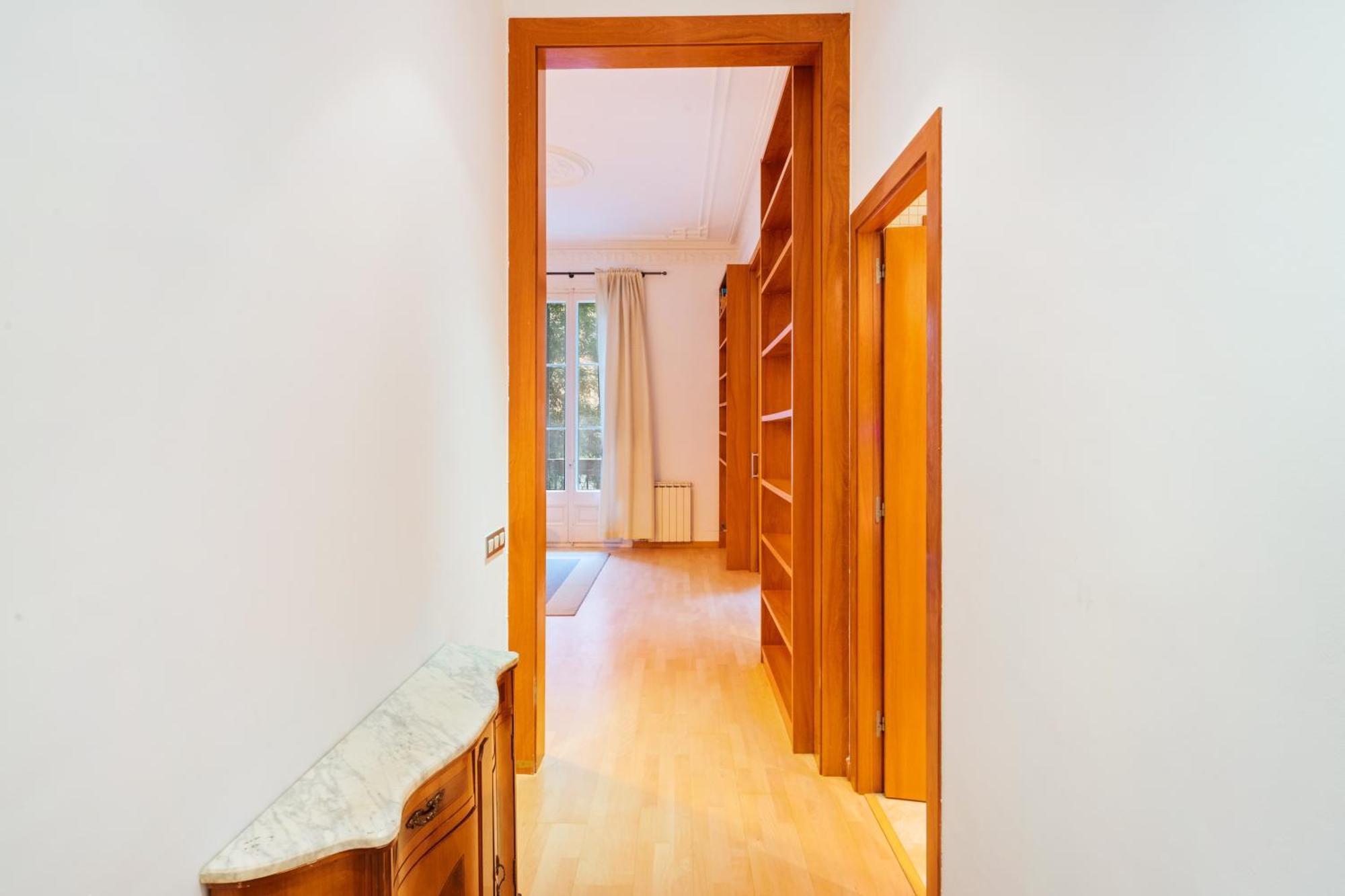 Quiet, Vibrant 2 Bedroom In Pedestrian Eixample Barcellona