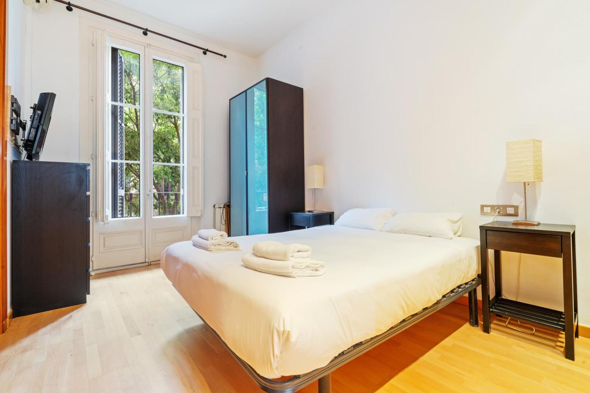 Quiet, Vibrant 2 Bedroom In Pedestrian Eixample * Barcellona