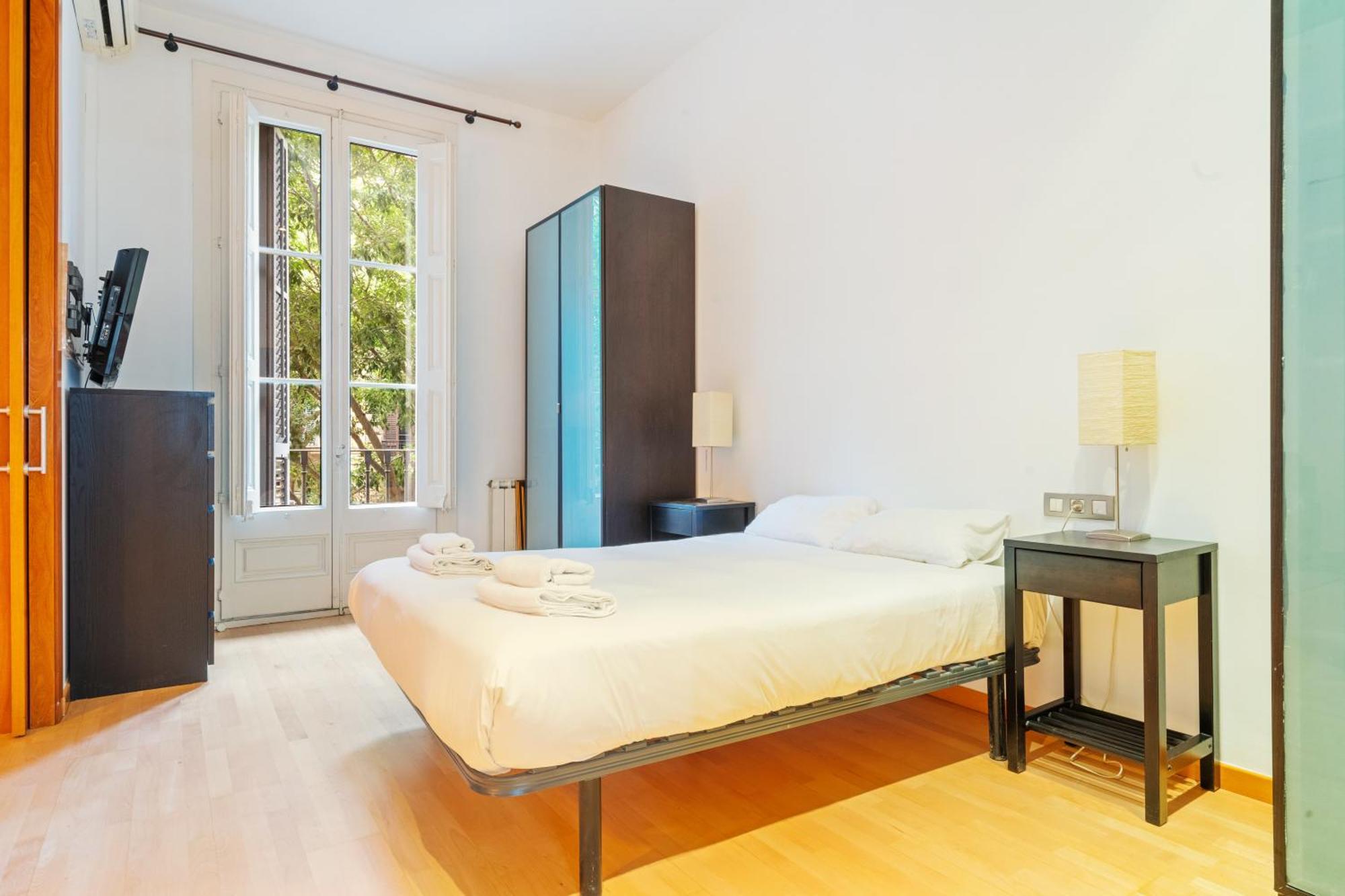 Appartamento Quiet, Vibrant 2 Bedroom In Pedestrian Eixample Barcellona