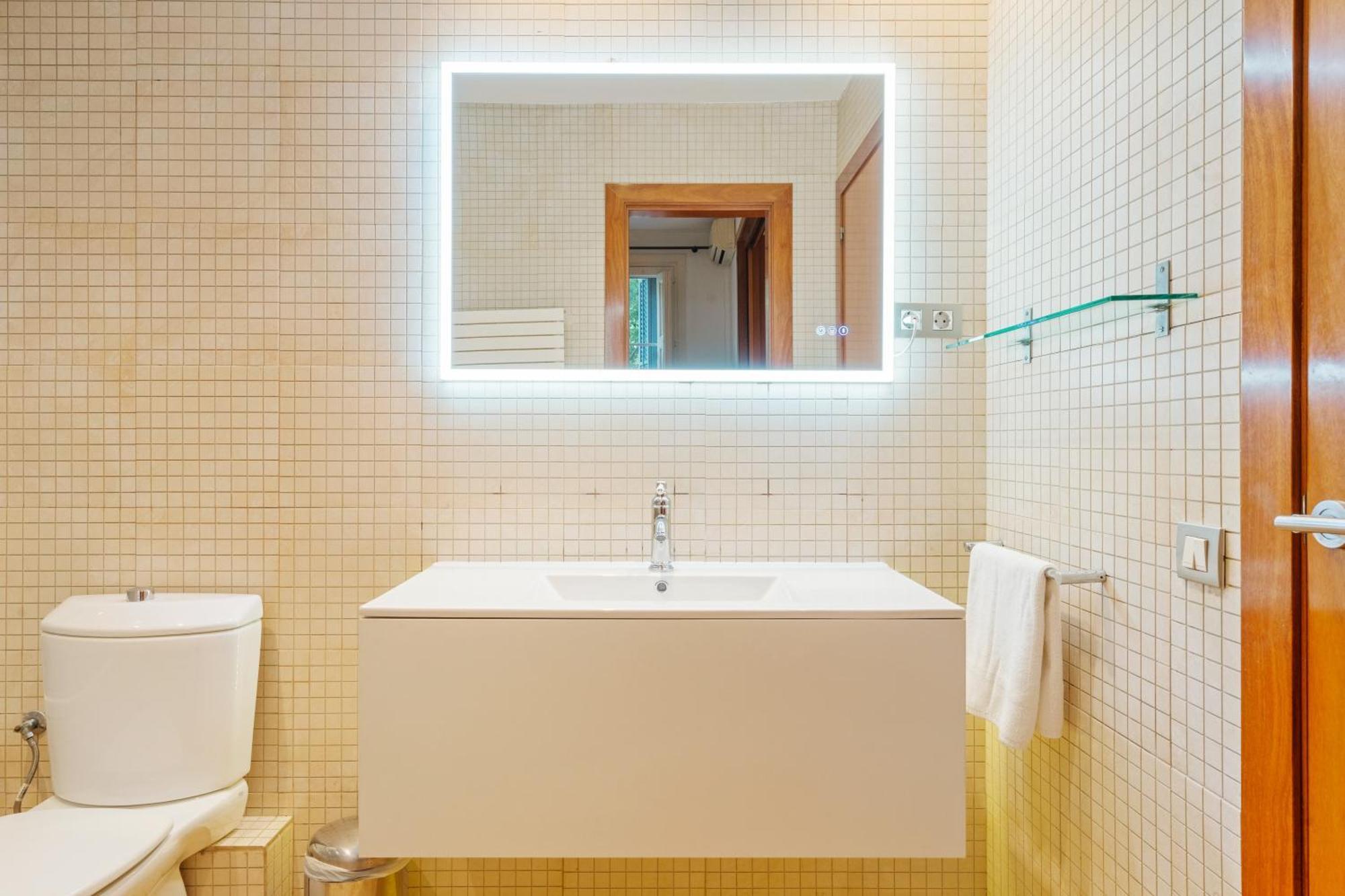 Quiet, Vibrant 2 Bedroom In Pedestrian Eixample Appartamento *